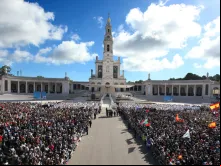 Peregrinos no Santuário de Fátima 