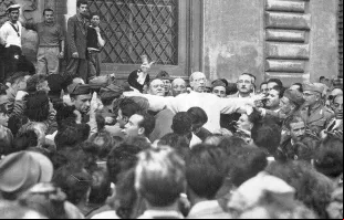 Papa Pio XII nas ruas de Roma. Crédito: Vatican Media