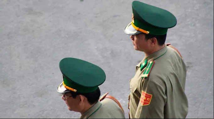 Policia_Vietnam_Flickr_LutherBaileyCC_BY_NC_SA_20_120217.jpg ?? 
