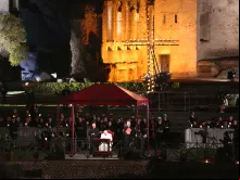 Papa Francisco no Coliseu durante a Via Sacra de Sexta-feira Santa 