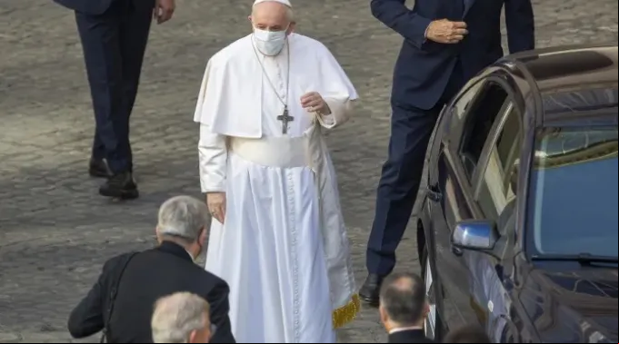 Pope_Francis_with_car_at_the_general_audience_June_30_2021._Credit_Pablo_Esparza_CNA.jpg ?? 