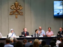 Vaticano apresenta a canonização.