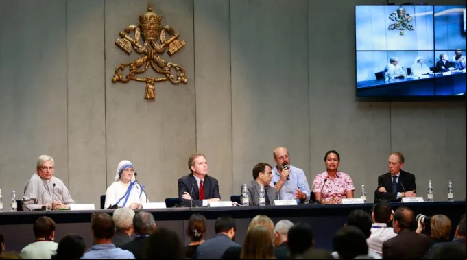 PresentanCanoniMadreTeresaVaticanoDanielIbanezACIPrensa.jpg ?? 