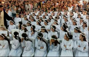 Crianças do campo de refugiados em Erbil (Iraque) na Missa de Primeira Comunhão. Foto cortesia Diácono Roni Momica