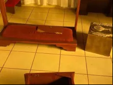 Sacrário profanado no chão. Crédito: Facebook da Paróquia Nosso Senhor de Veracruz.