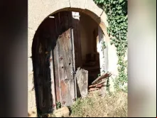 Estado da porta da Igreja de Santo Estêvão de Masegoso, Soria (Espanha).
