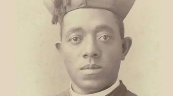 RacismoSacerdoteAfroamericano_130720.jpg.png ?? 
