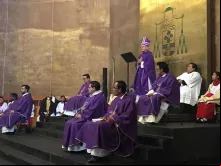 Dom Ramón Castro Castro preside a Missa na Catedral restaurada de Cuernavaca.