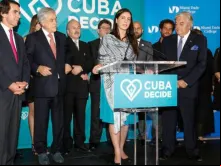 Rosa Maria Payá junto com ex-presidentes da América e da Espanha 