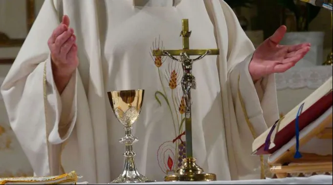 Sacerdote-Pixabay-19032020.jpg ?? 