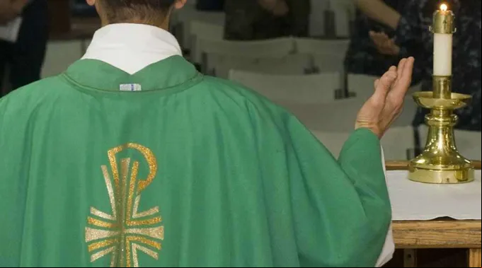 Sacerdote-Pixabay-251218.jpg ?? 