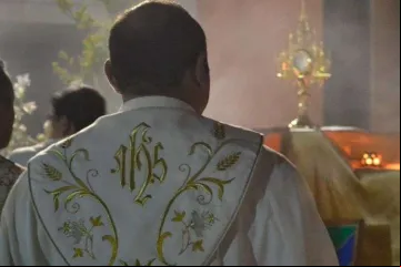 SacerdoteEucaristia_PixabayDominioPublico_230316.jpg