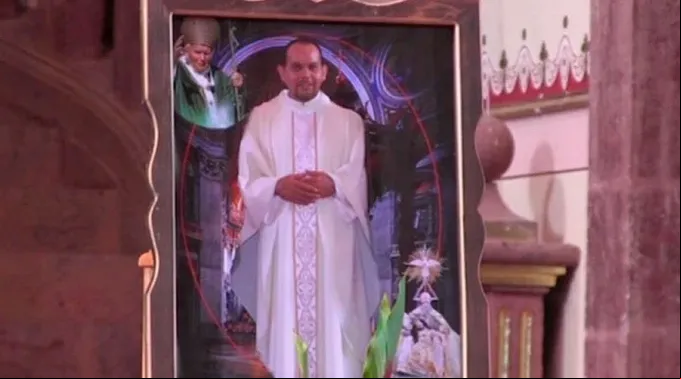 SacerdoteLopezGuillen_Twitter.jpg ?? 
