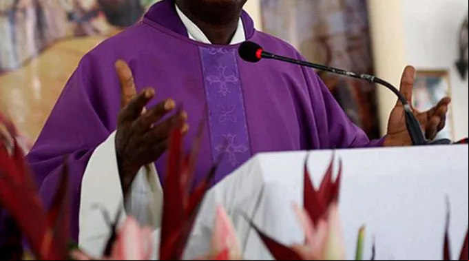 Sacerdote_DominioPublico_020920.jpg ?? 