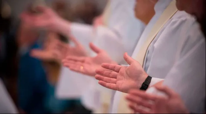 Sacerdotes_CreditoCatholicCharities-JeffreyBrunoCC-BY-2.0_040819.jpg ?? 