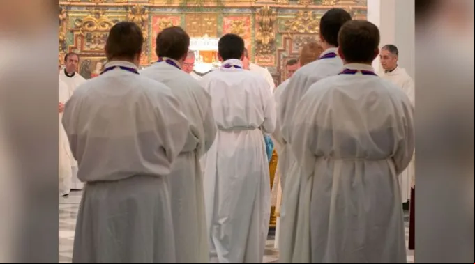 Sacerdotes_FlickrIglesiaEnValladolid_CC-BY-SA-2.0.jpg ?? 