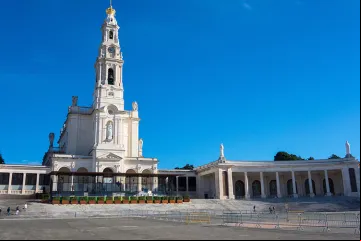 SantuarioFatima_ChristopherBrownCC_BY_2_mayo16.jpg