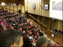 Papa Francisco na Sala do Sínodo (Vaticano). Foto Daniel Ibáñez