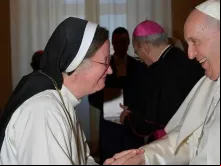 Irmã Helen Alford e o papa Francisco