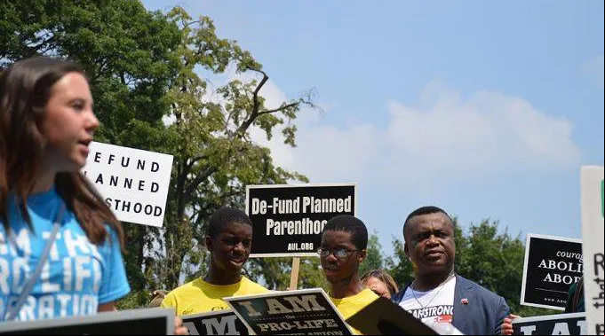 Student_organized_Women_Betrayed_13_rally_against_Planned_Parenthood_at_US_Capitol_in_Washington_DC_on_July_28_2015_Credit_Addie_Mena_CNA_7_29_15.jpg ?? 
