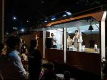 Pe. Escobar na Barraca do Encontro em Medellín.