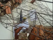 Imagem de Nossa Senhora Aparecida entre escombros, do G1.