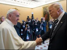 Papa Francisco e Donald Trump durante sua visita ao Vaticano em maio de 2017.