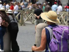Os turistas enchem Roma nos meses de verão.