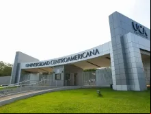 Fachada da Faculdade de Ciências Econômicas da UCA.