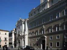 Universidade Pontifícia da Santa Cruz (edifício à direita