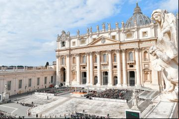 Vaticano-Facada-San-Pedro-Vatican-Media-21012021.gif