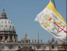 Bandeira do Vaticano. Crédito: Bohumil Petrik