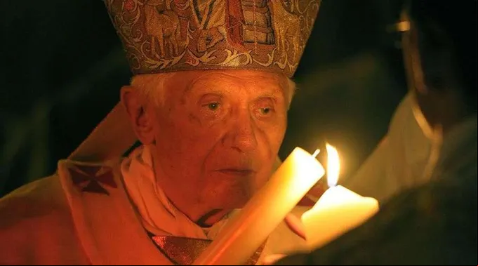 VigiliaSabadoSanto_LOsservatore_Romano_120417.jpg ?? 