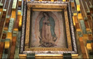 Imagem original da Virgem de Guadalupe em seu santuário na Cidade do México.