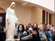 A imagem da Virgem novamente na igreja St. Adday. Crédito: Cortesia Pe. Thabet Habeb