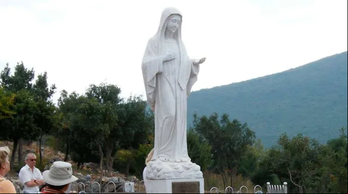 VirgenMedjugorje_WikipediaBeemwejCC_BY_SA_30_111217.jpg ?? 