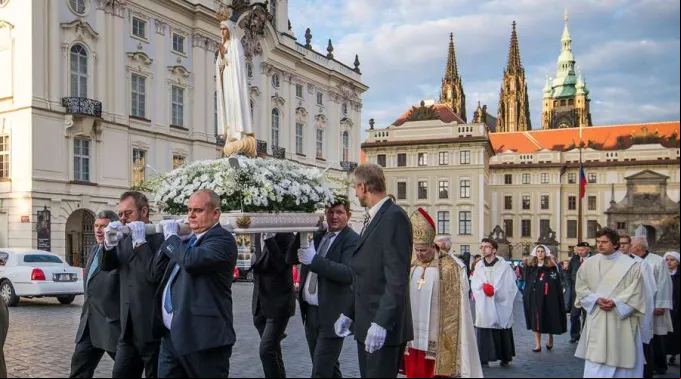 VirgendeFatimaenPraga_ACN_JakubSerych_13112017.jpg ?? 