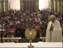 Visita ao Santíssimo Sacramento na Basílica Velha de Aparecida.