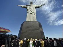 Patriarca Kirill faz momento de oração no Cristo Redentor 