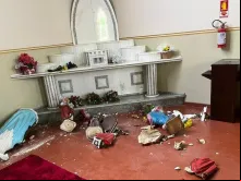 Imagens quebradas na Igreja São Mateus, em São Mateus do Sul (PR). Fotos: Setor de comunicação da diocese de União da Vitória.