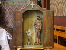 Imagem e relíquia de São Francisco de Assis.