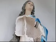 Imagem da Imaculada Conceição vandalizada.