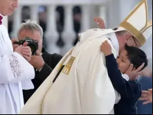 Encontro de Lucas com o papa Francisco no Vaticano em 2017.