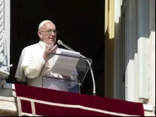 Imagem Referencial: Papa Francisco se dirige aos fiéis durante o Angelus.