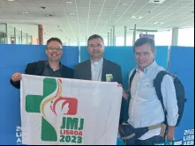 Dom Américo e membros do Comitê Organizador da JMJ 2023 no aeroporto de Lisboa indo ao Brasil.