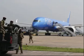 avioYn_Papa_Elias.jpg