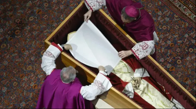 b16-coffin-1_1.jpg ?? 