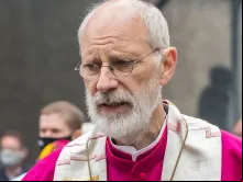 Bispo auxiliar Ansgar Puff na procissão de Corpus Christi 2020 em Colônia