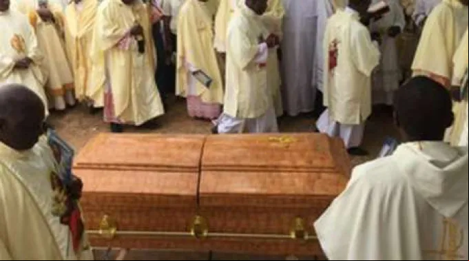funeralMichaelNandi-TwitterAyudaIglesiaNecesitada-12022020.jpg ?? 