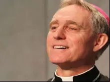 o arcebispo georg gänswein foi secretário pessoal do papa bento xvi.